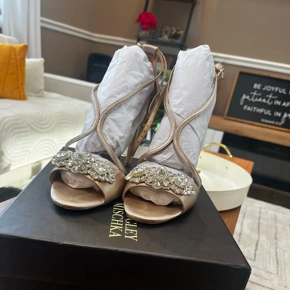 Badgley Mischka - Size 9- Like New - Nude color - Picture 2 of 4